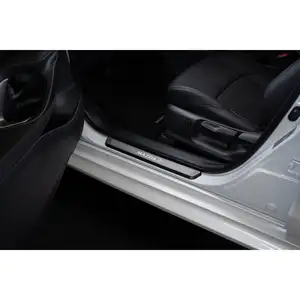 Mazda 2 Einstiegsblenden, beleuchtet silber