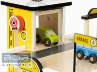 Renault-Parkhaus aus Holz mit Tankstelle 7711949696