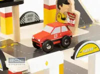 Renault-Parkhaus aus Holz mit Tankstelle 7711949696